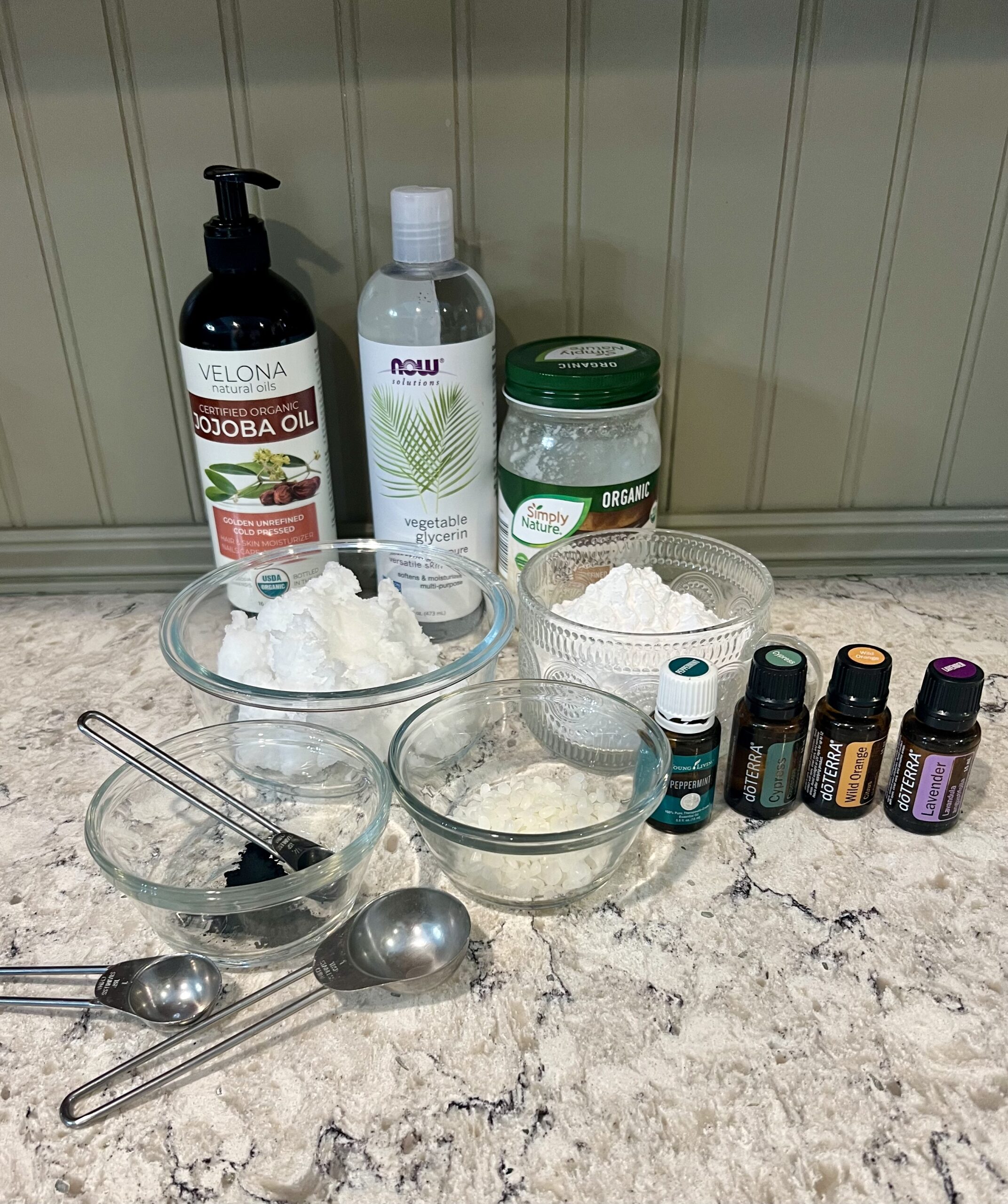 Ingredients for the best diy deodorant recipe
